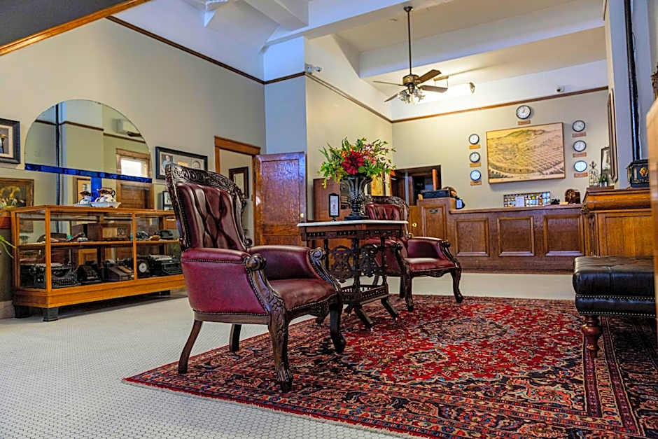 Gardner Hotel & Hostel