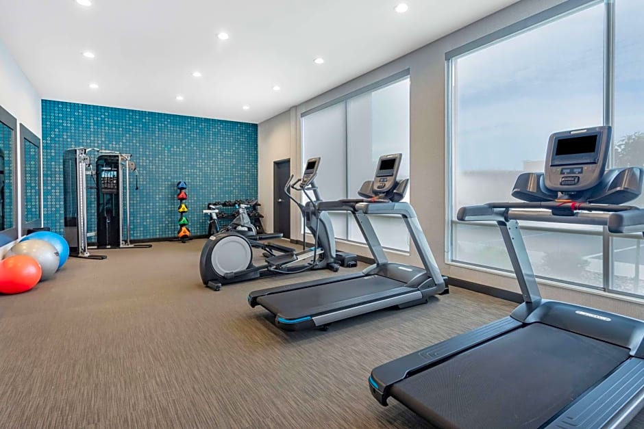 LaQuinta Suites by Wyndham South Bend Notre Dame Area