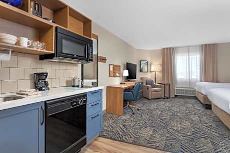 Queen Suite - Hearing Accessible/Non-Smoking