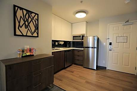 Queen Studio Suite