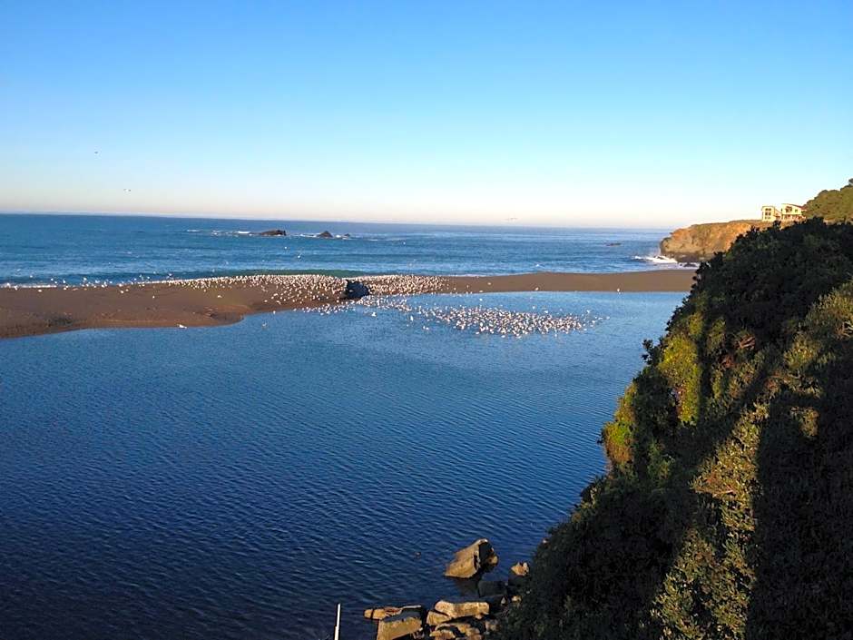 Gualala Surf Inn on the ocean bluff