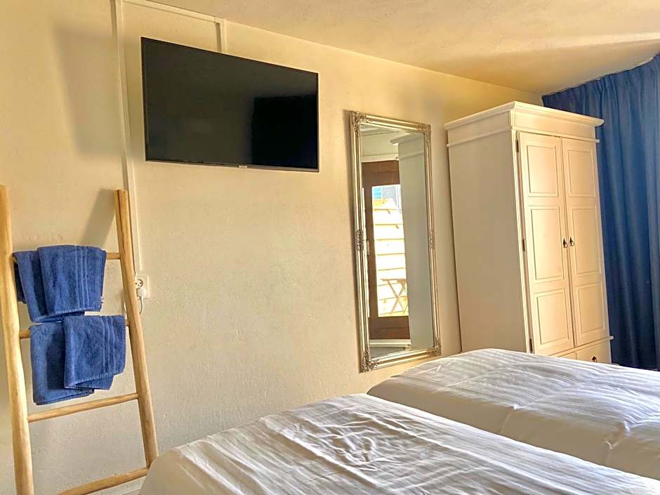Foto 1 daripada 4 — Standard Twin Room with Shared Bathroom