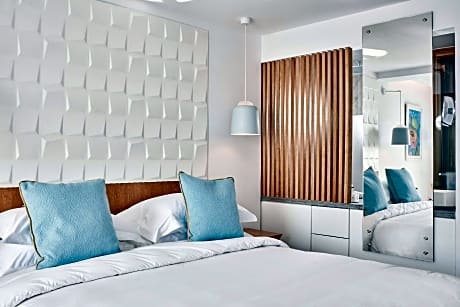 Rinia Deluxe Double Room With Side Sea View