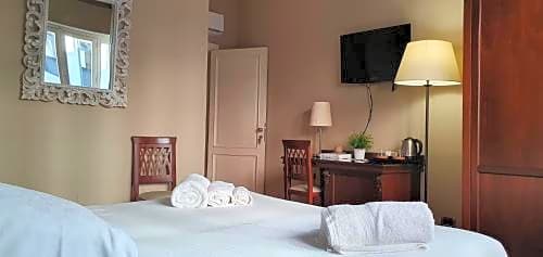 Smart Hotel Gallery House