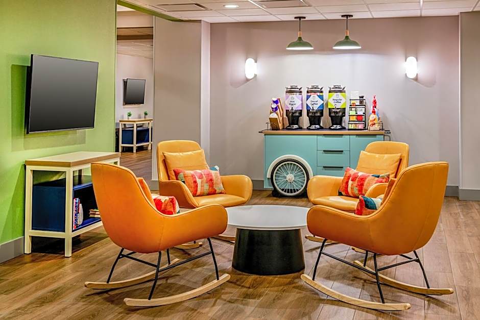 Spark by Hilton Denver International Airport