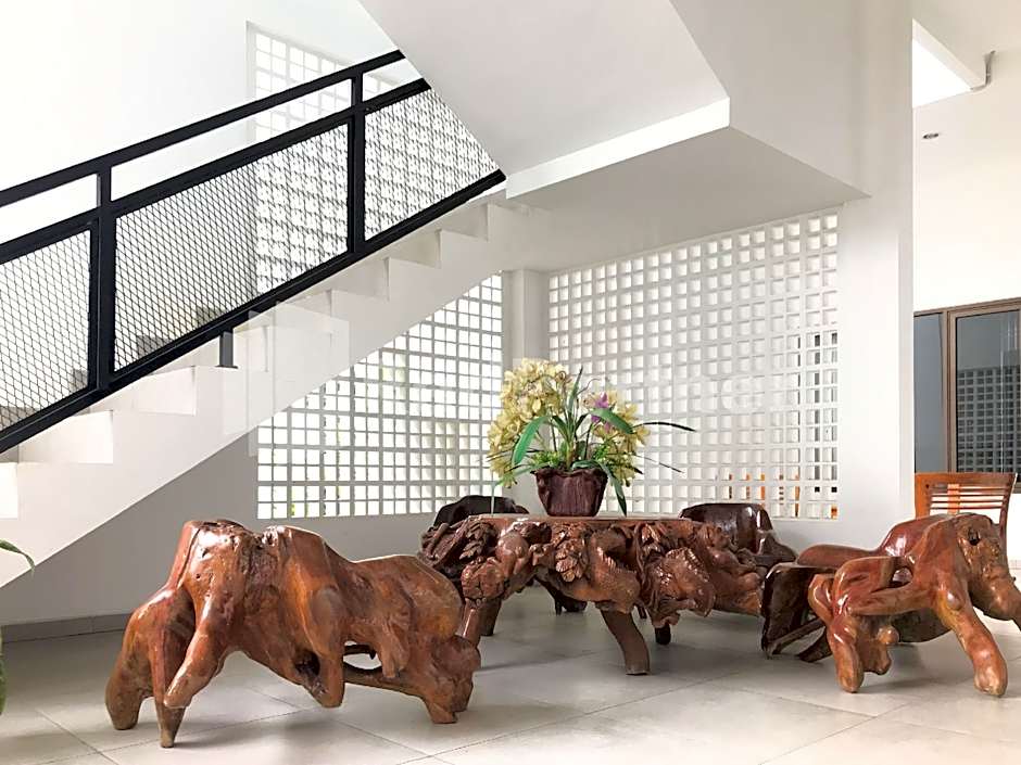 Hotel D88 Mitra RedDoorz near Santera Flower Garden