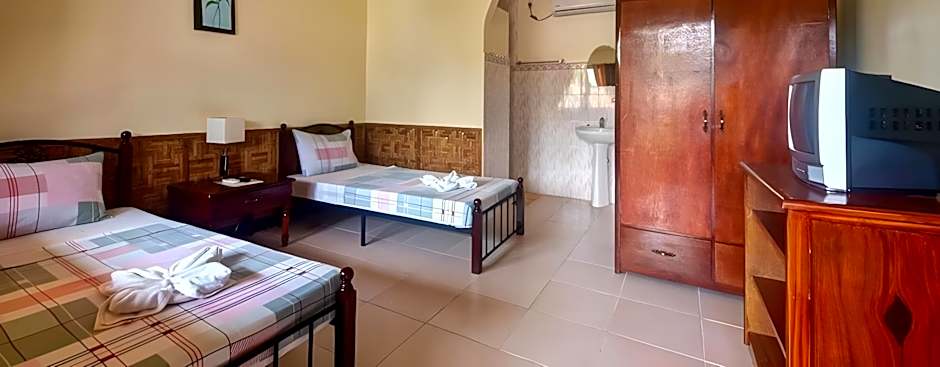 Coucou Bar Hotel and Restaurant