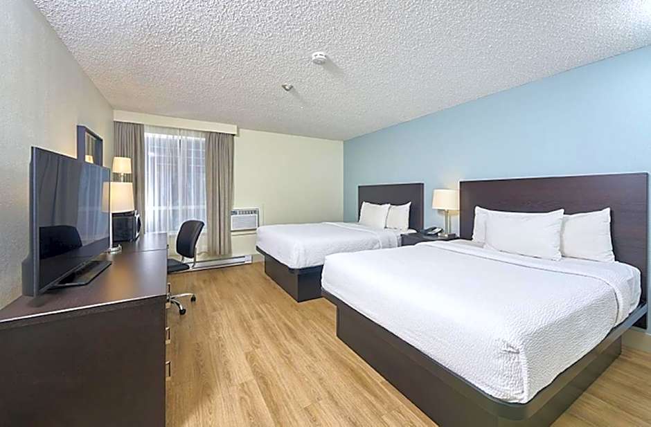 Photo 1 of 6 of Deluxe 1 Queen Bed