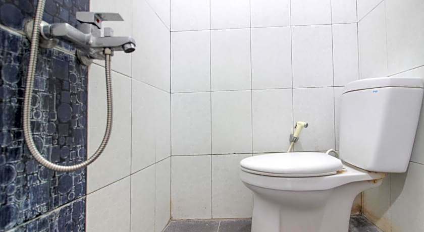 RedDoorz near RS Sarjito Yogyakarta 2