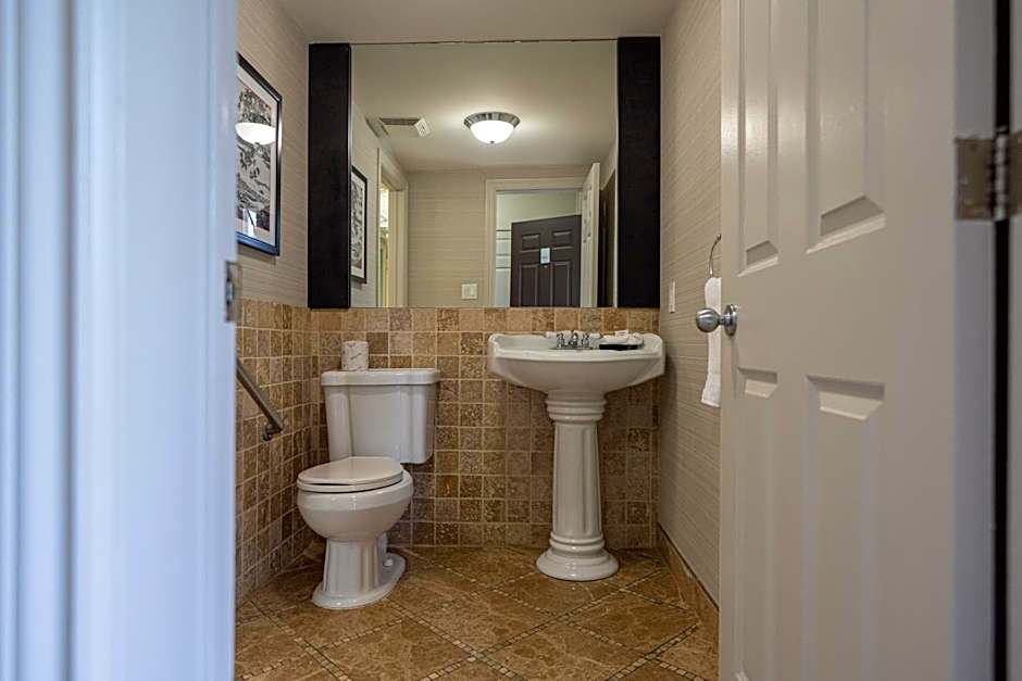 Ramada by Wyndham Ottawa On The Rideau