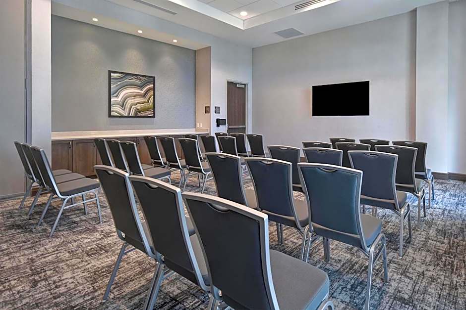 Homewood Suites by Hilton Orlando at FLAMINGO CROSSINGS Town Center