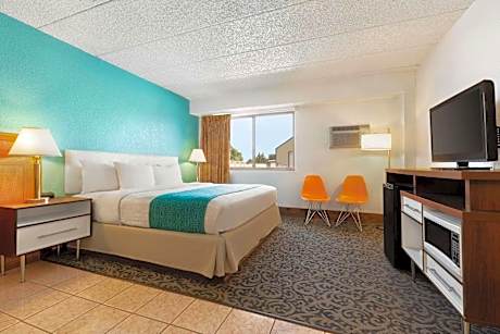 1 King Bed One Bedroom Suite Non-Smoking