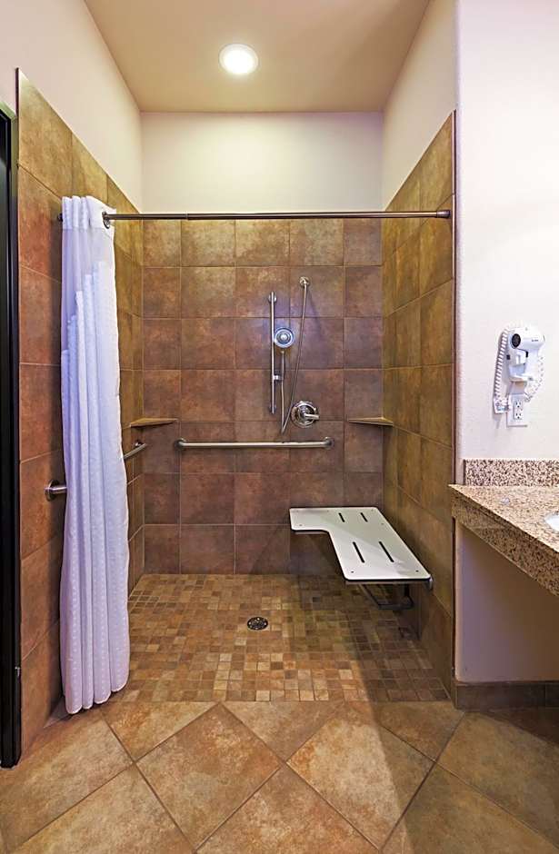 Holiday Inn Express & Suites Brady By IHG