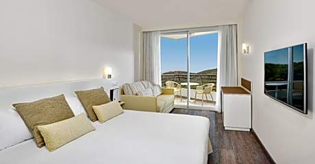 Sol Room Pool View