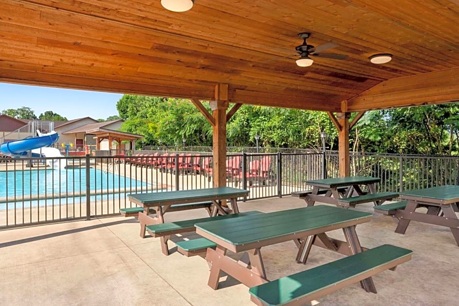 Howard Johnson by Wyndham Pigeon Forge
