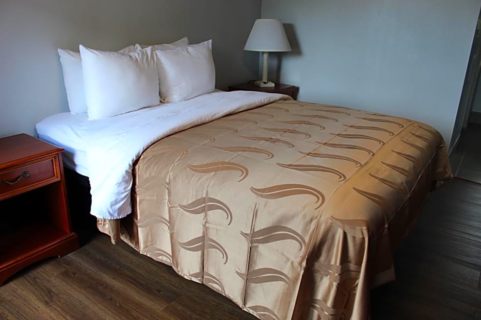 Quality Inn - On The Lake Clarksville-Boydton