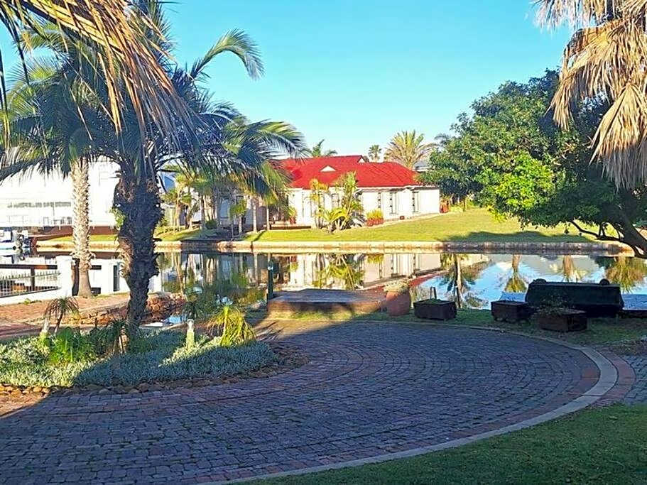 Jeffreys Bay - Life on the Canals