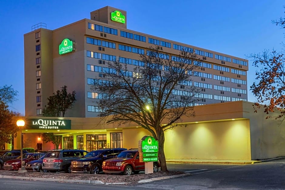 La Quinta Inn & Suites by Wyndham Secaucus Meadowlands