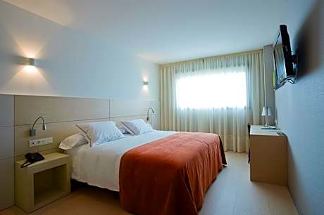 Family Room - 2 Connecting Rooms (3 adults)