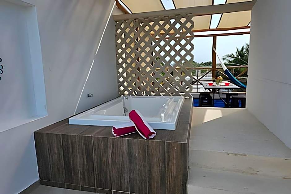 Villa con alberca, a una cuadra del mar