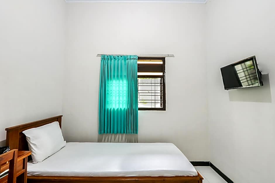 OYO 3187 Kost Putri Bu Chris