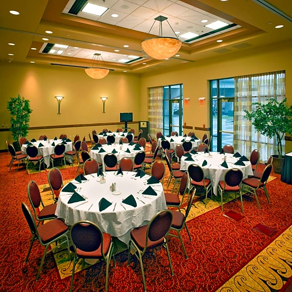 Embassy Suites by Hilton E Peoria Riverfront Conf Center