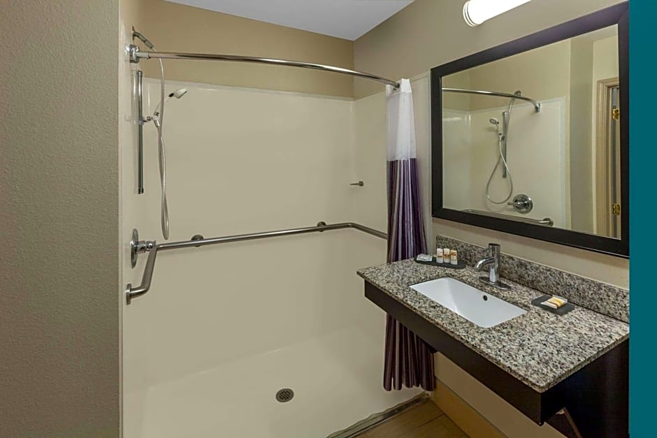 La Quinta by Wyndham Midland North