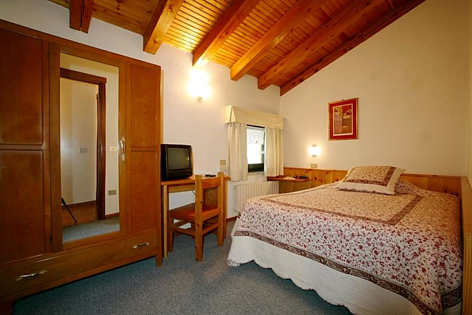 Photo 1 of 2 of Single Room