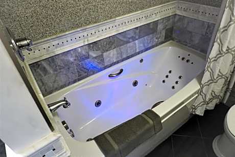 Spa Tub Shower Deck Lounge Chair