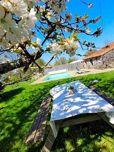 La Maisonnette chambre d'hôtes pleine de charme, piscine & vélos