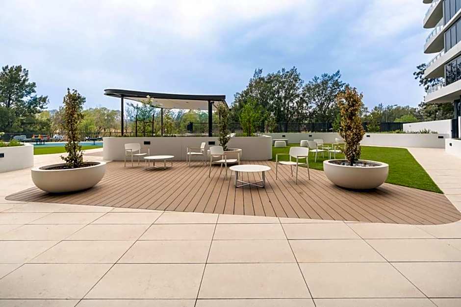 Stylish Phillip apartment with gym and pool - Hosted by CanStay