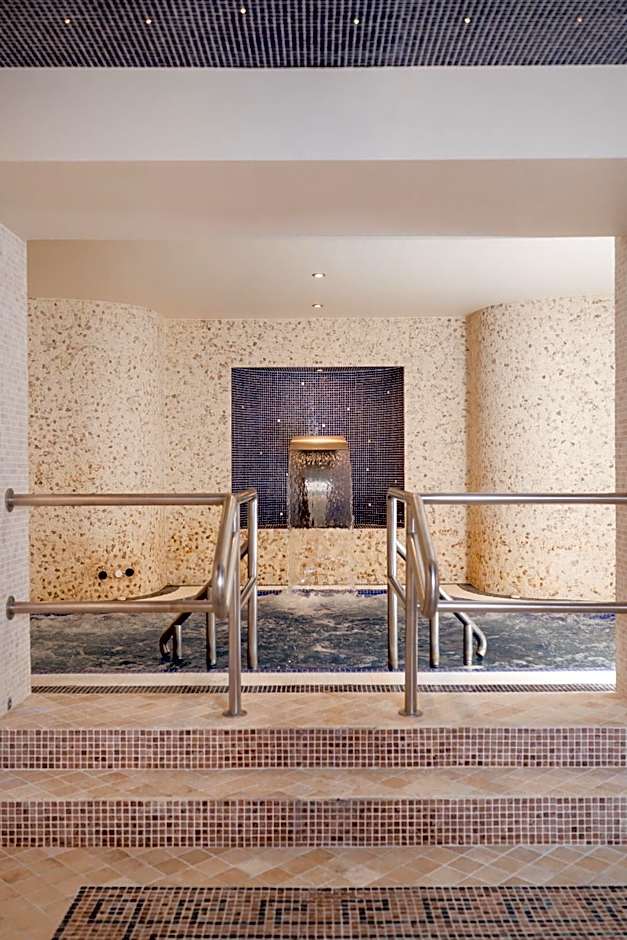 The Villa Rose Hotel & V-Spa