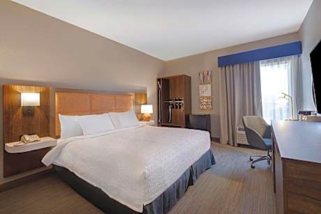 King Room with Accessible Tub - Mobility and Hearing Access/Non-Smoking