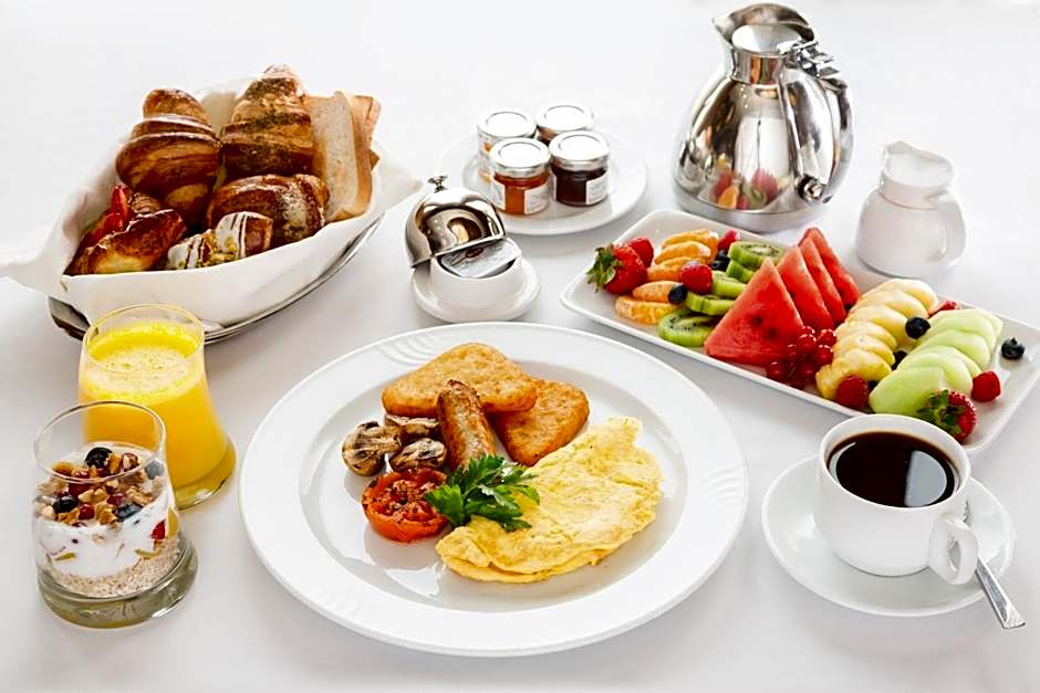 Crowne Plaza Edison By IHG