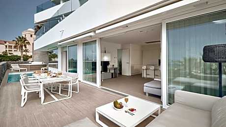 Divinity Mar 1 bedroom Suite with private pool, hot tub and sea view