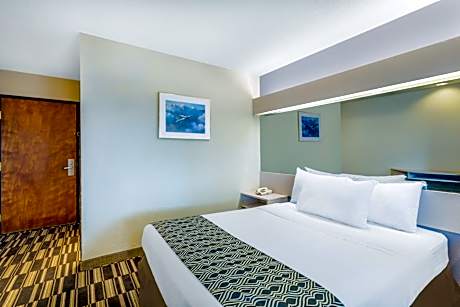 Queen Room - Smoking