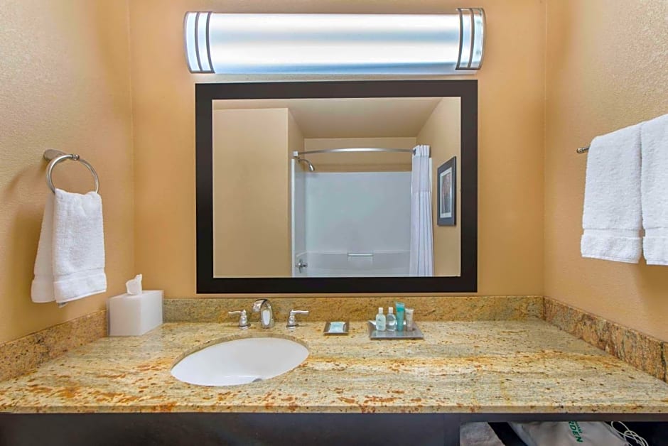 Wyndham Garden Oklahoma City - Near OKC Airport, Restaurants, Mins-to Outlet Mall & Down Town