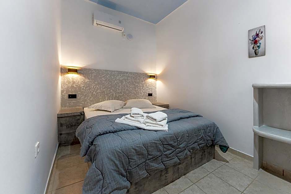 Birds Villa Apartments with Heated Pool - Including Car and Breakfast
