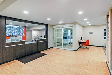 Candlewood Suites Topeka Hotel By IHG