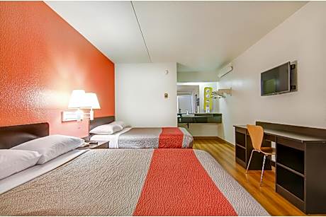 Queen Room with Two Queen Beds - Smoking