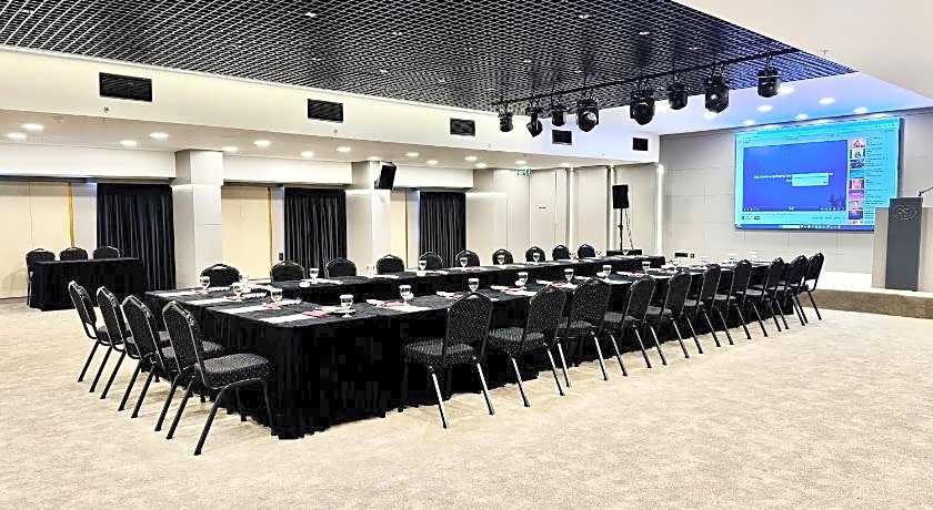 Best Western Plus Khan Hotel