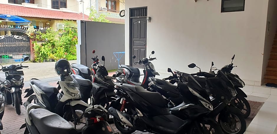 OYO 90990 Surya Residence
