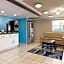 Day's Inn & Suites by Wyndham Indianapolis Airport East