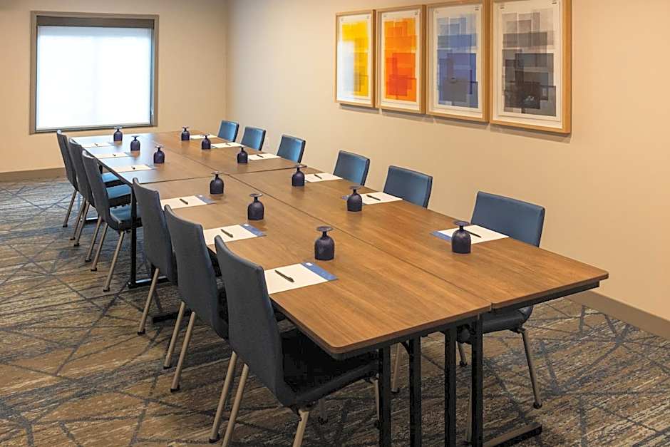 Holiday Inn Express and Suites Wichita Airport By IHG