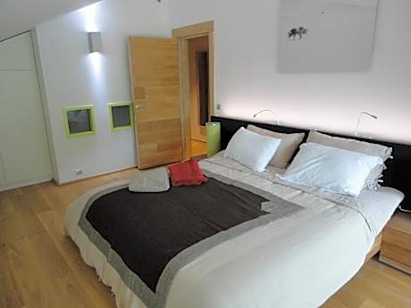 Family Room (2 Adults + 2 Children)