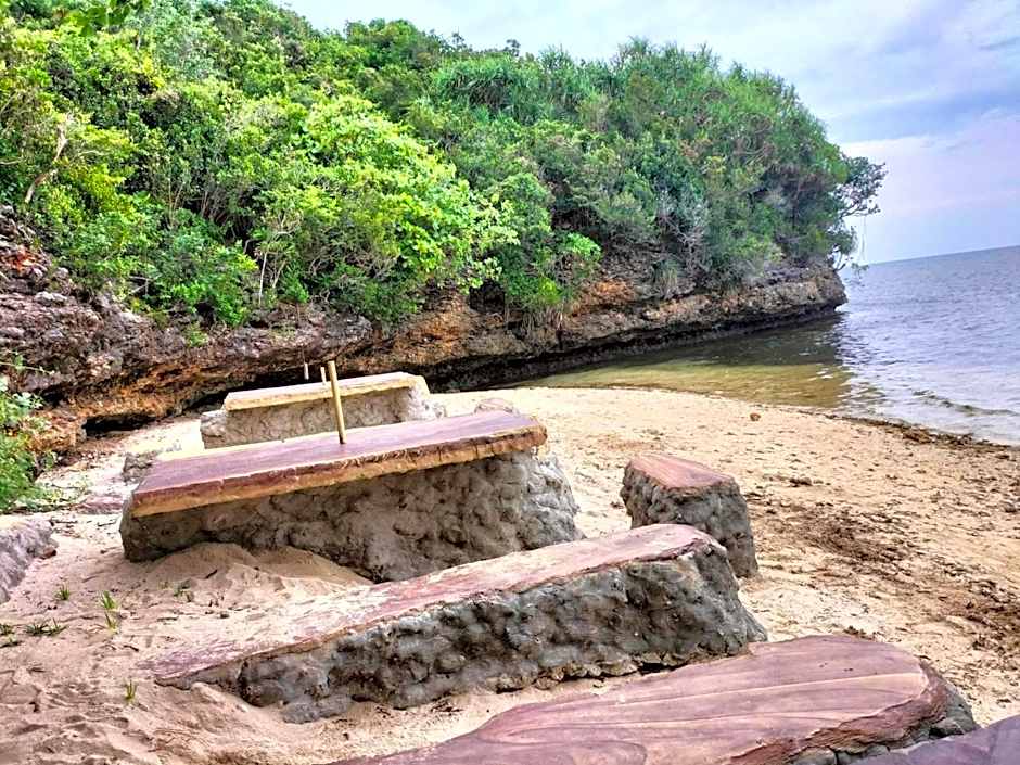 CASA BOLO IN ALAMINOS with HIDDEN WHITE BEACH near 100 Islands