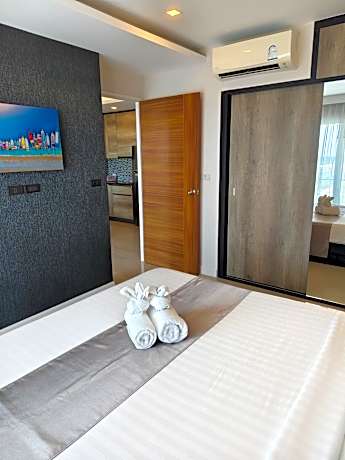 One-Bedroom Apartment with Balcony and Sea View