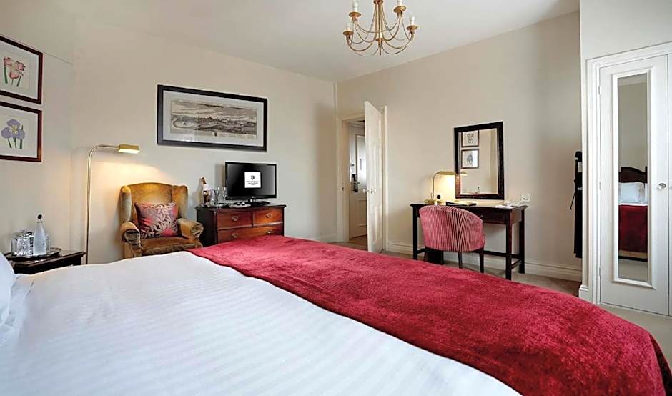 Macdonald New Blossoms Hotel