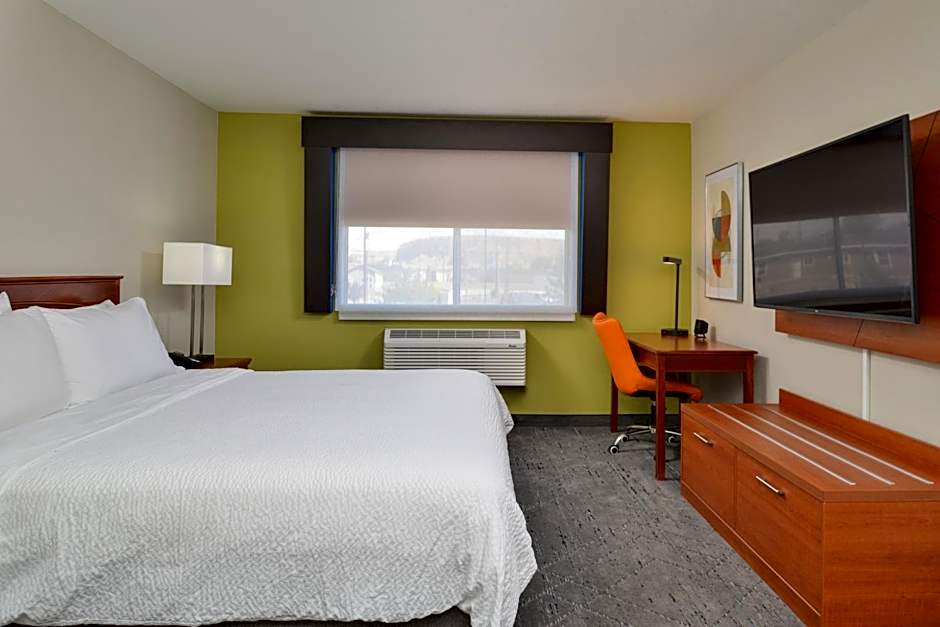 Holiday Inn Express Hotel & Suites Farmington By IHG