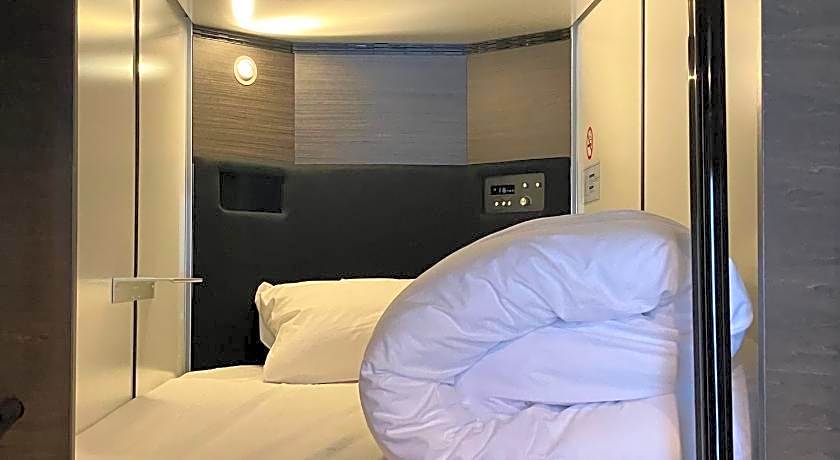 Capsule Hotel Suzumoriya 